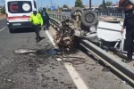 Otomobil Takla Atıp Direğe Ve Bariyere Çarptı