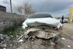 Otomobil yayaya çarptı: 1’i ağır 2 yaralı