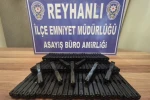 Otomobilin bagajındaki zuladan onlarca silah parçası çıktı