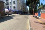 Otomobilin çarptığı motosiklet kaldırıma çıktı: 1 yaralı
