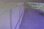 Otomobilin park halindeki aracı biçtiği kaza güvenlik kamerasında