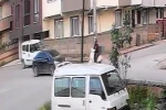 Otomobille çarpışan motosikletli yaralandı