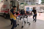 Otomobille çarpışan motosikletli yaralandı: Kaza anı kamerada