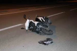 Otomobille çarpışan motosikletteki 2 kişi yaralandı