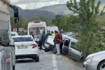 Otomobiller çarpıştı: 1’i çocuk 4 kişi yaralı 