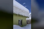Ovacık’ta kar kalınlığı 2 metreyi buldu, evler kardan kayboldu