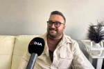 ’Özrü kabahatinden büyük’, kendisini karısına dev buketle affettirdi