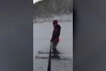 Palandöken’e gidemeyen kayak tutkunları köy yolunu piste çevirdi