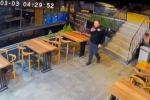 Park ettiği otomobil bir anda geri kaçtı, direğe çarparak durabildi
