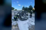 Park halindeki araç alev aldı