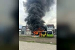 Park halindeki otobüsler cayır cayır yandı