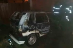 Park halindeki otomobil alevlere teslim oldu