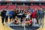 Parkede sürpriz doğum günü kutlaması