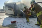 Patlamaların yaşandığı minibüs alevlere teslim oldu