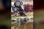 Patnos’ta traktör dereye yuvarlandı