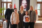 Piyano Festivali ve Yarışması’nda dereceye giren genç piyanist ödüllendirildi