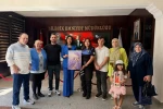 Polis çifte anlamlı veda