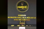 Polisin durdurduğu araçta uyuşturucu hap ele geçirildi