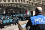 Polisten kız meslek lisesi öğrencilerine yönelik eğitim