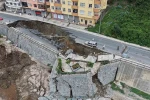Rize’de 2 binanın tahliyesine olan göçük havadan görüntülendi