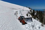 Rize’de yayla yollarında kar temizleme çalışması sürüyor