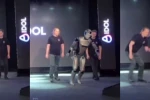Rusya’da yapay zekalı insansı robotu tanıtım sırasında yere düştü
