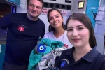 Sabırsız minik, dünyaya gözlerini ambulansta açtı