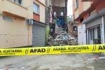 Sağanak ve deprem sonrası metruk binanın bir kısmı yıkıldı