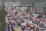 Sağanak yağış İstanbul trafiğini kilitledi