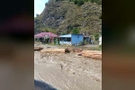 Sağanak yağış Şavşat’ta etkili oldu, cadde ve sokaklar suyla doldu 