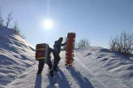 Sağlık ekipleri jandarma eşliğinde 1,5 kilometrelik yolu yürüyerek hastaya ulaştı