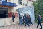 Sahte kimlikle kendini savcı ve polis olarak tanıtan dolandırıcıları aç gözlülükleri ele verdi