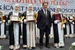 Sakarya’da 27 öğrenci icazet merasiminde hafızlık belgelerini aldı