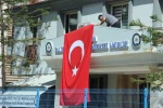 Saldırının olduğu sokak Türk bayraklarıyla donatıldı