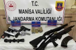 Salihli’de ikametten çok sayıda ruhsatsız tabanca ve tüfek çıktı