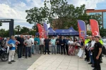 Salihli’de motosiklet sürücülerine kask dağıtıldı