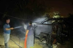 Samandağ’da depo olarak kullanılan çadır yandı