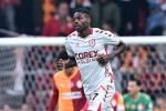 Samsunsporlu futbolcunun otomobili alev topuna döndü