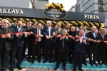 Sanatçi İsmail Türüt Erzurum’da pastahane açılışına katıldı