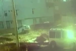 Şanlıurfa’da park halindeki aracın çukura düşmesi kamerada