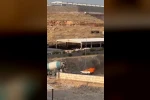 Şanlıurfa’da yanan otomobil beton mikseriyle söndürüldü