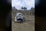 Şarampole devrilen minibüs hurda yığınına döndü: 1 yaralı