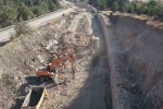 Sarıcakaya yolundaki yıkılan duvar tamir edildi, yol çalışmaları devam ediyor
