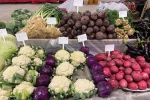 Sarıgöl Pazarı ata tohumlu sebzelerle renklendi
