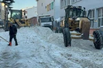 Sarıkamış’ta kar seferberliği: İlçe merkezinden 600 kamyon kar taşındı