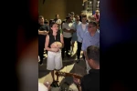 Şarkıcı Elif Buse Doğan’ın darbukalı, ıslıklı mini konseri vatandaşların beğenisi topladı