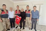 Sason’da şehit babalarına Babalar Günü ziyareti 