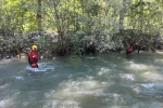 Şavşat Deresi’nde kaybolan baba ve oğlunu arama çalışmaları ikinci gününde sürüyor