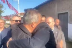 Şehit babası MHP’li başkana sarılıp "Beni Devlet Bahçeli’ye götürün" dedi