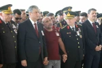 Şehit babası yürekleri dağladı, oğlunun tabutuna koşup öptü